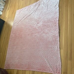 Geometric print fleece throw - 81” x 68”